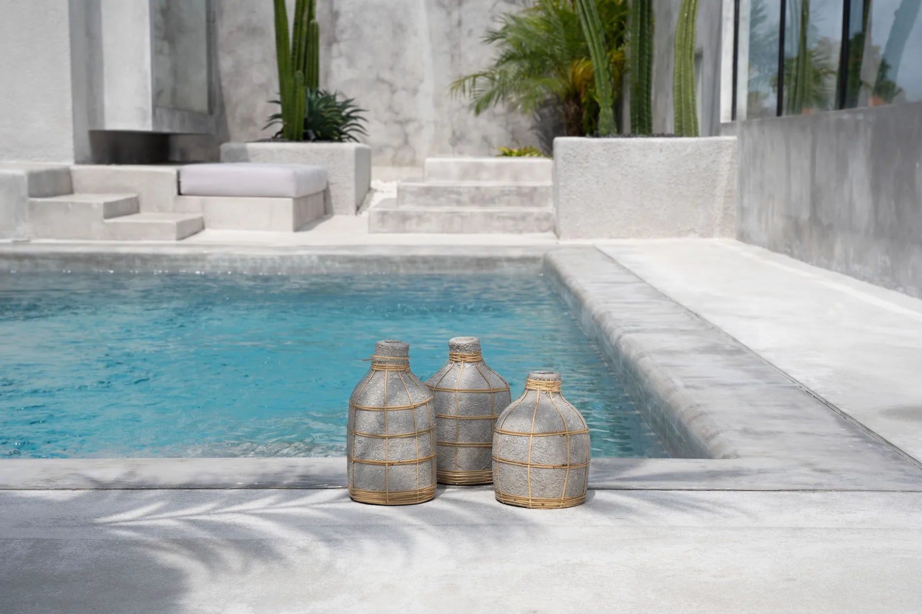 Bazarbizar-The Whoopy Vase - Concrete Natural - L