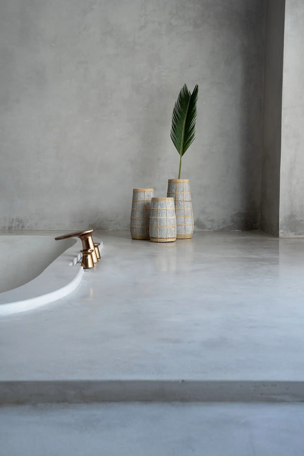 Bazarbizar-The Cutie Vase - Concrete Natural - M