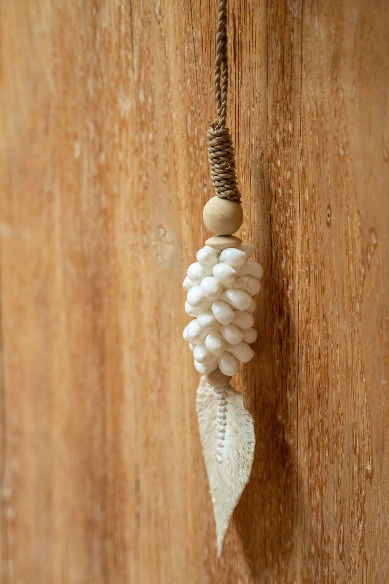 Bazarbizar- The Leaf & Shell Tassel - White