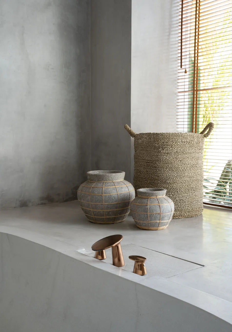 Bazarbizar-The Belly Vase - Concrete Natural - L