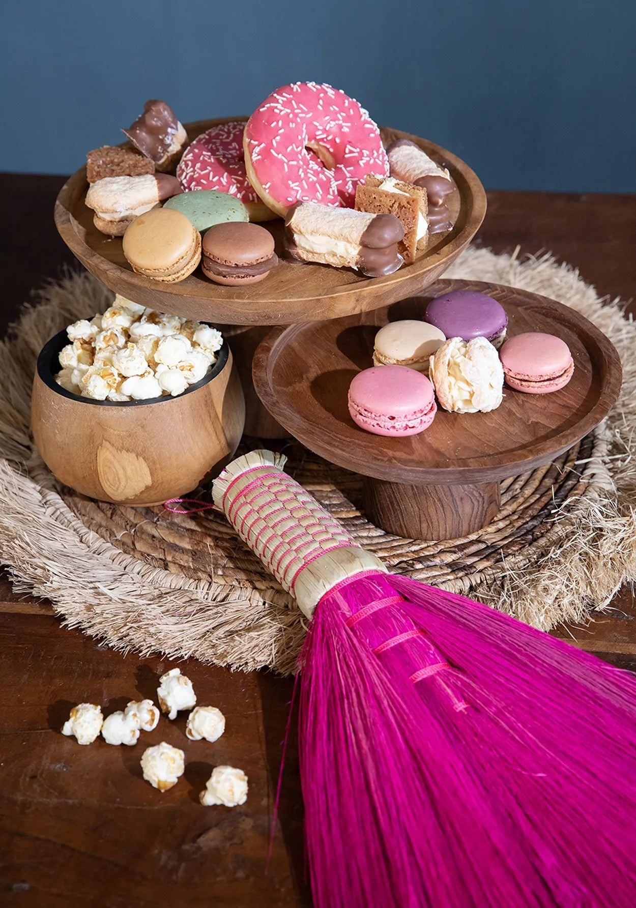 Bazarbizar- The Teak Root Cake Dish - L