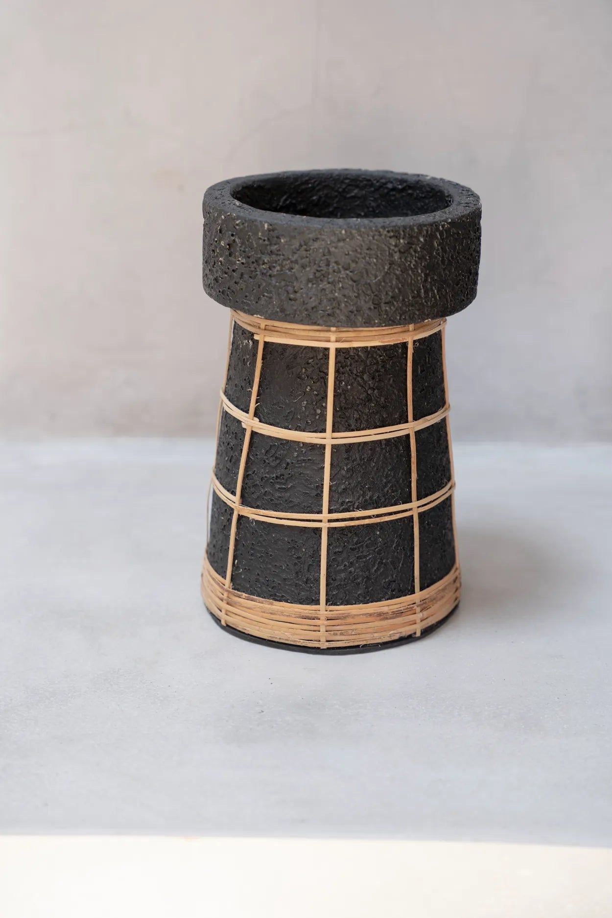 Bazarbizar-The Serene Candle Holder - Black Natural - L