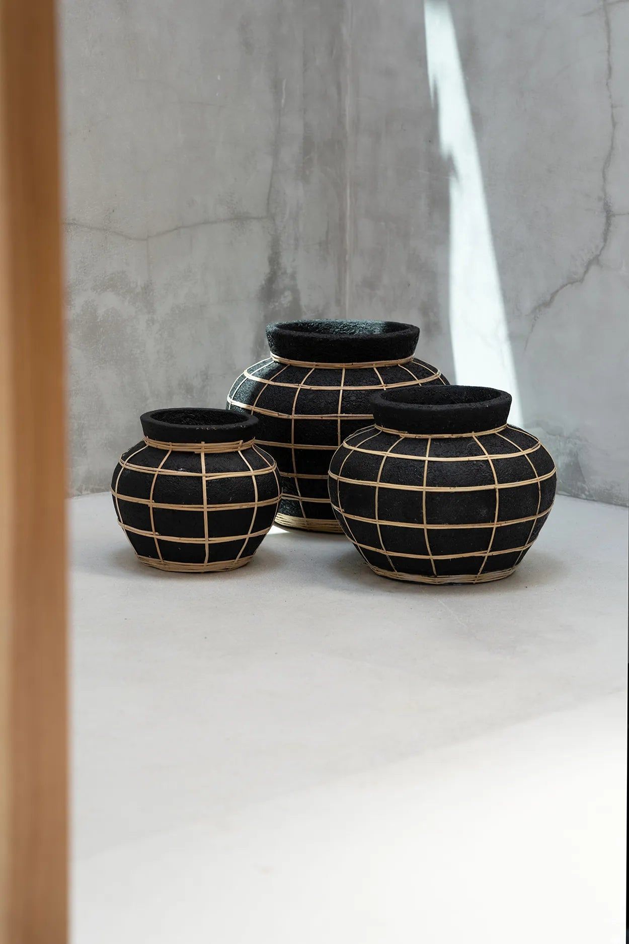 Bazarbizar-The Belly Vase - Black Natural - M