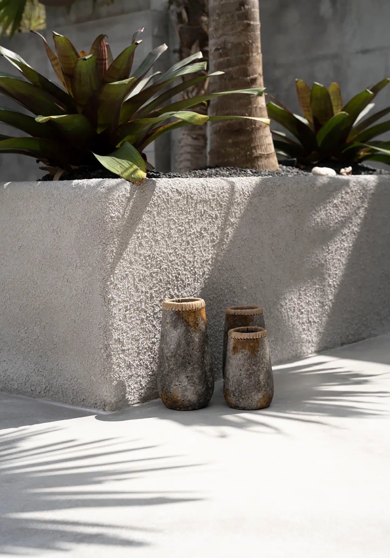 Bazarbizar-The Sneaky Vase - Antique Grey - L