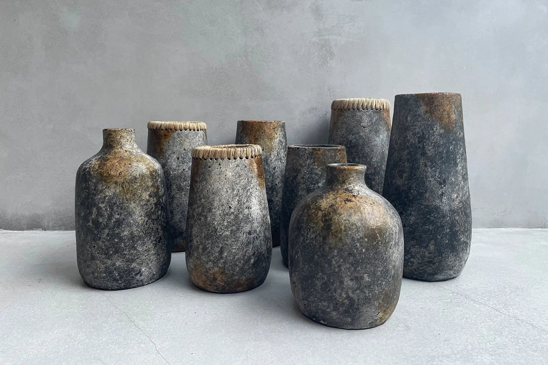 Bazarbizar-The Sneaky Vase - Antique Grey - L