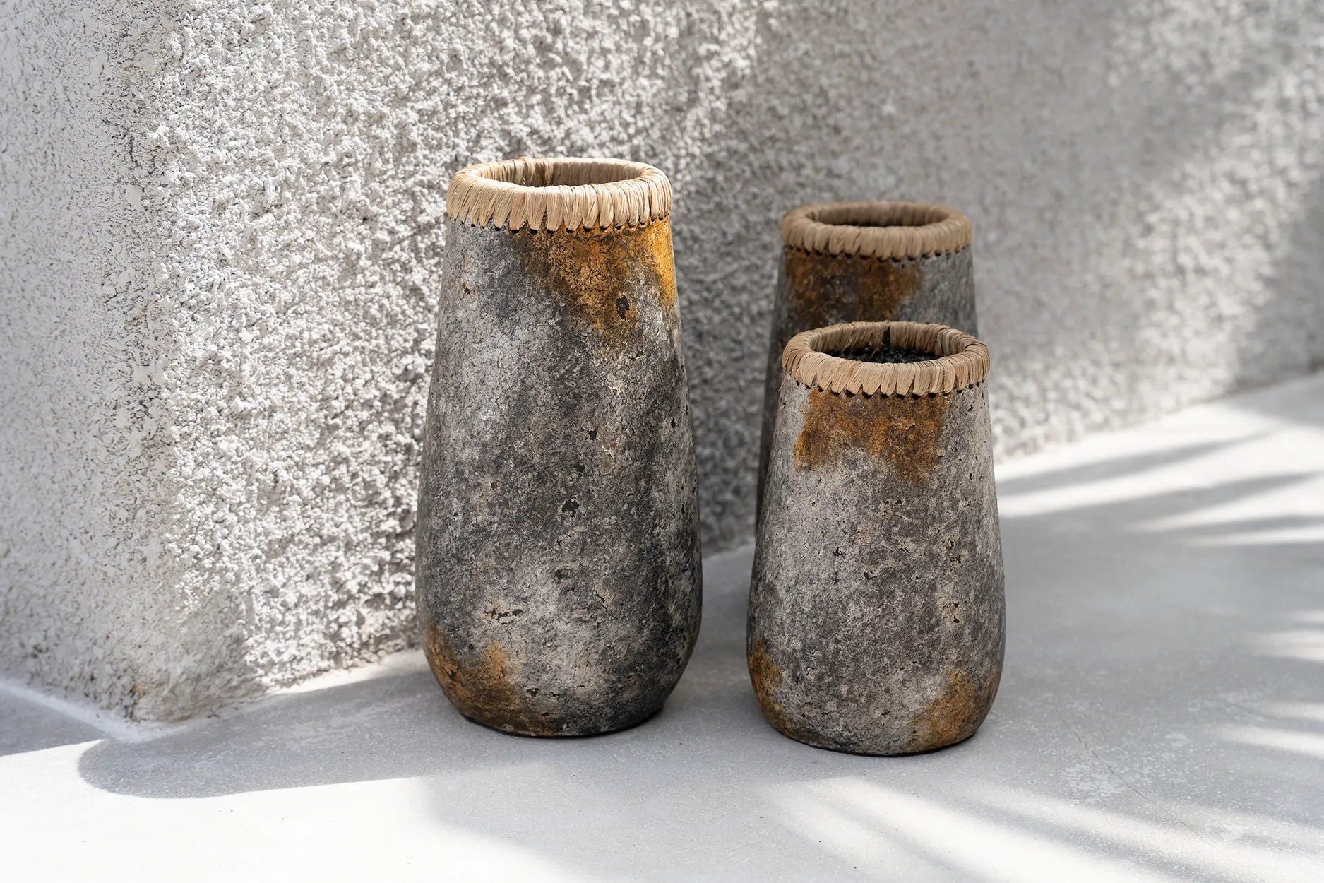 Bazarbizar-The Sneaky Vase - Antique Grey - M