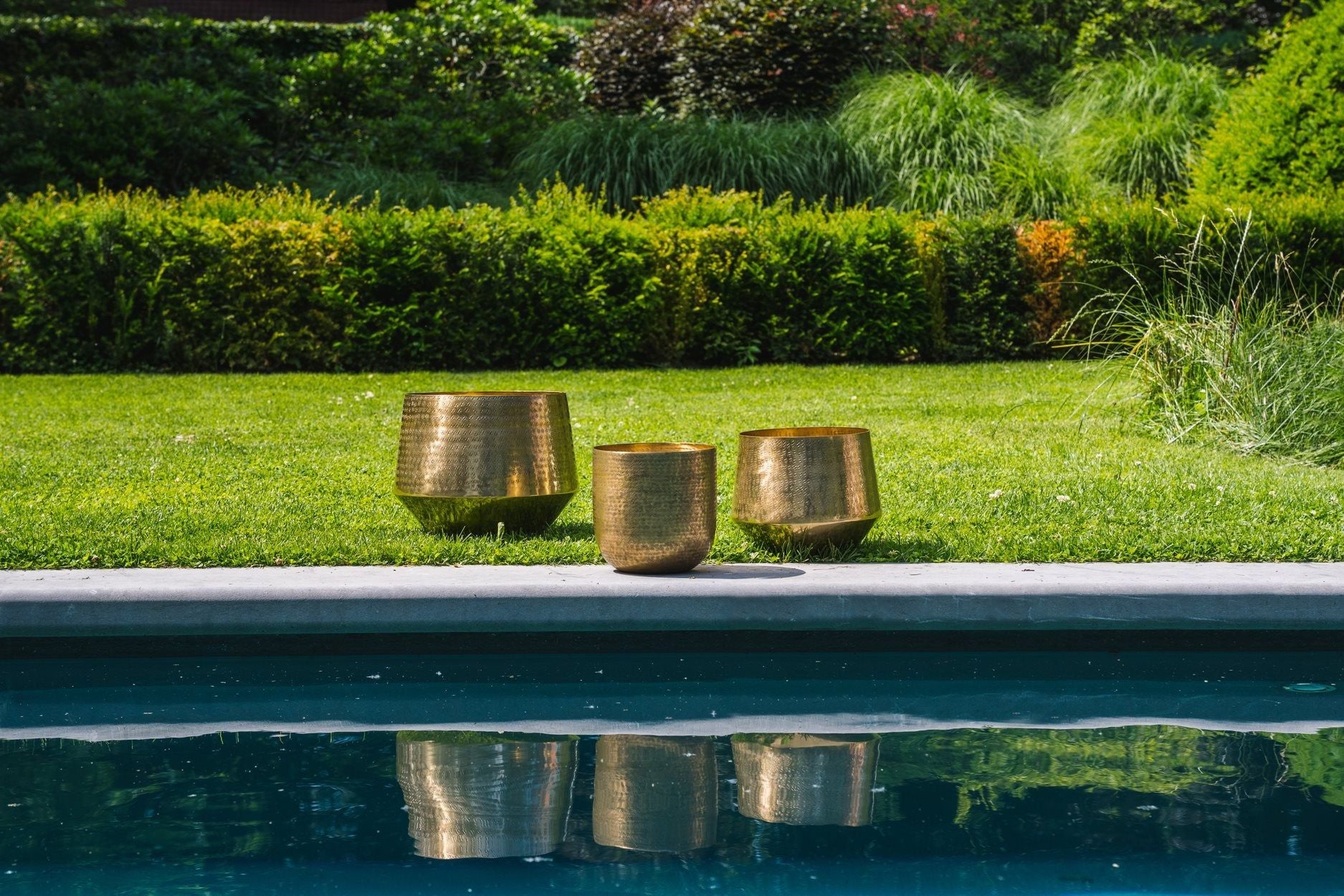 Bazarbizar-The Hammered Planter - Brass - XL