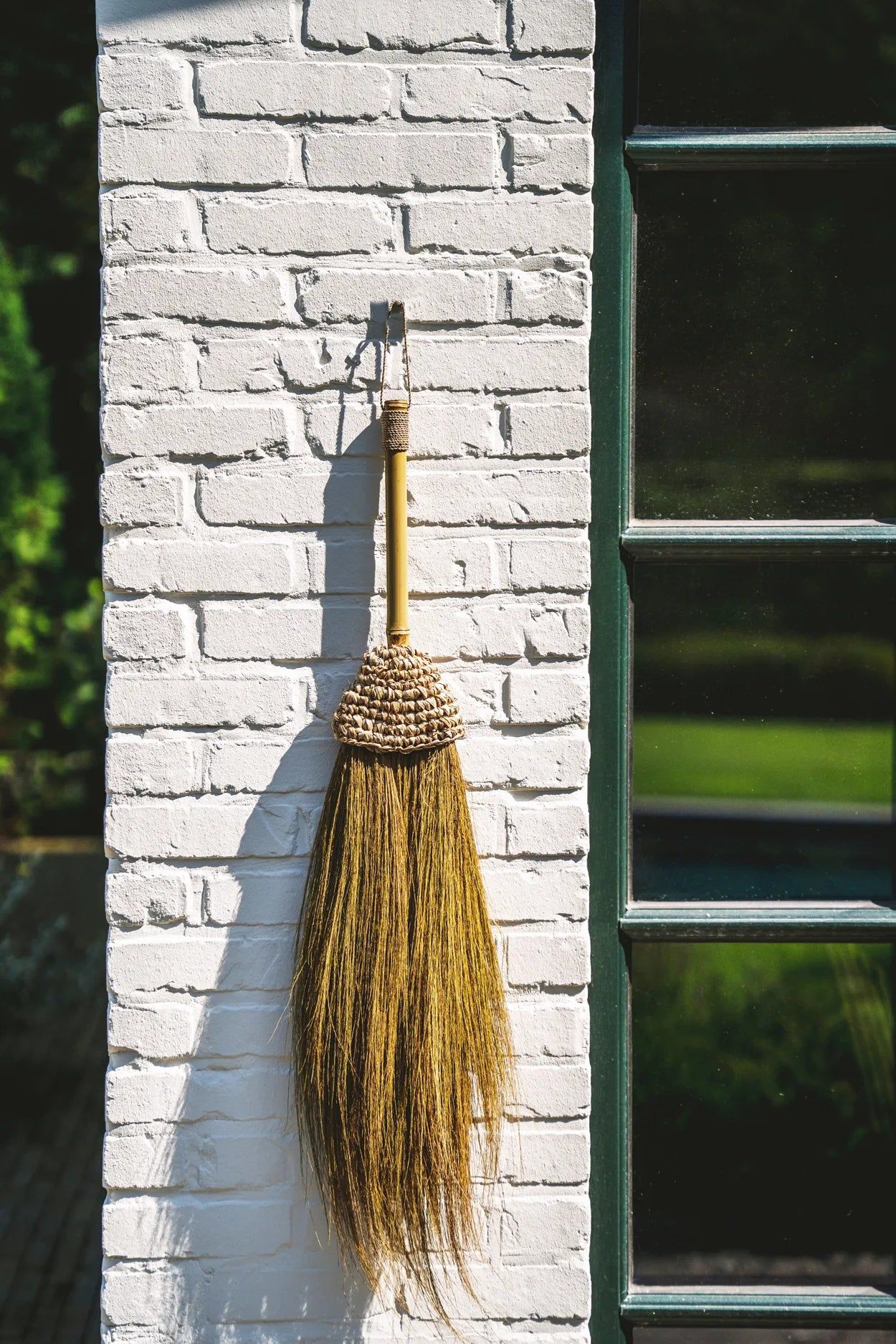 Bazarbizar-The Raffia Broom - Natural