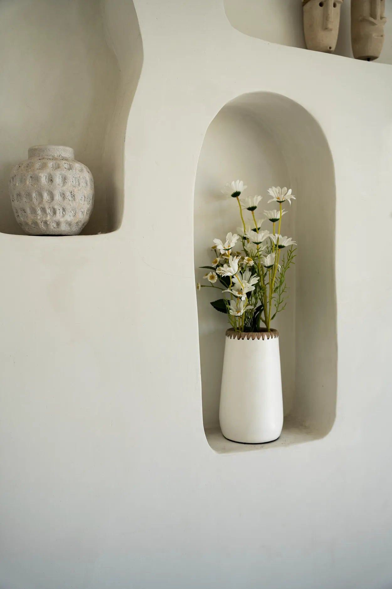 Bazarbizar- The Sneaky Vase - White Natural - S