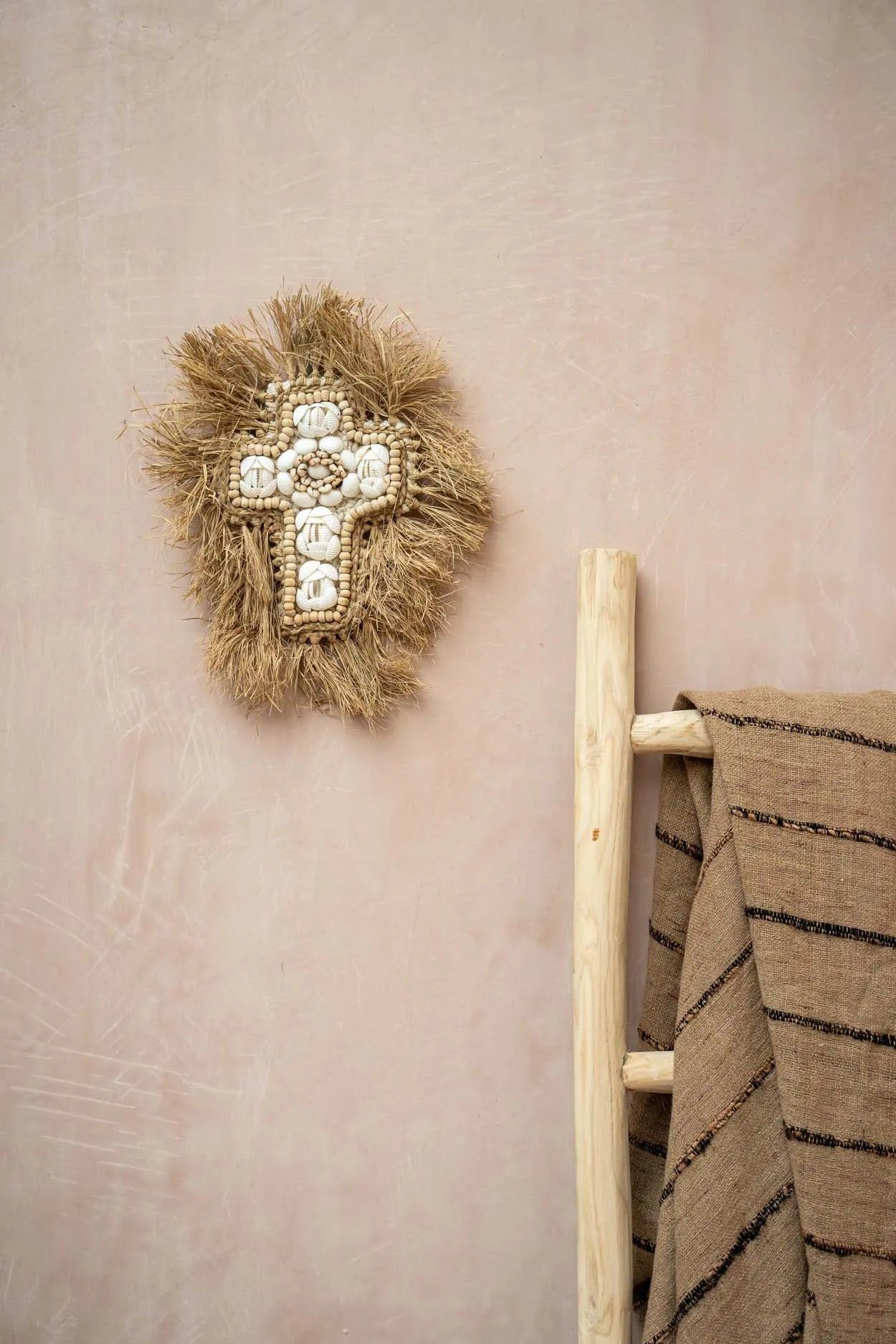 Bazarbizar-The Raffia Shell Cross - Natural White - L