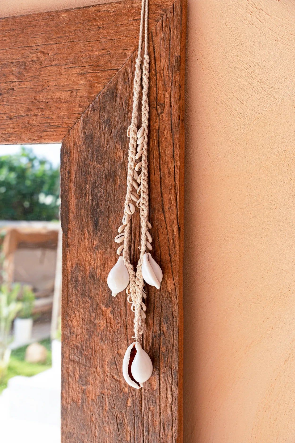 Bazarbizar-The Big White Cowrie Shell Necklace