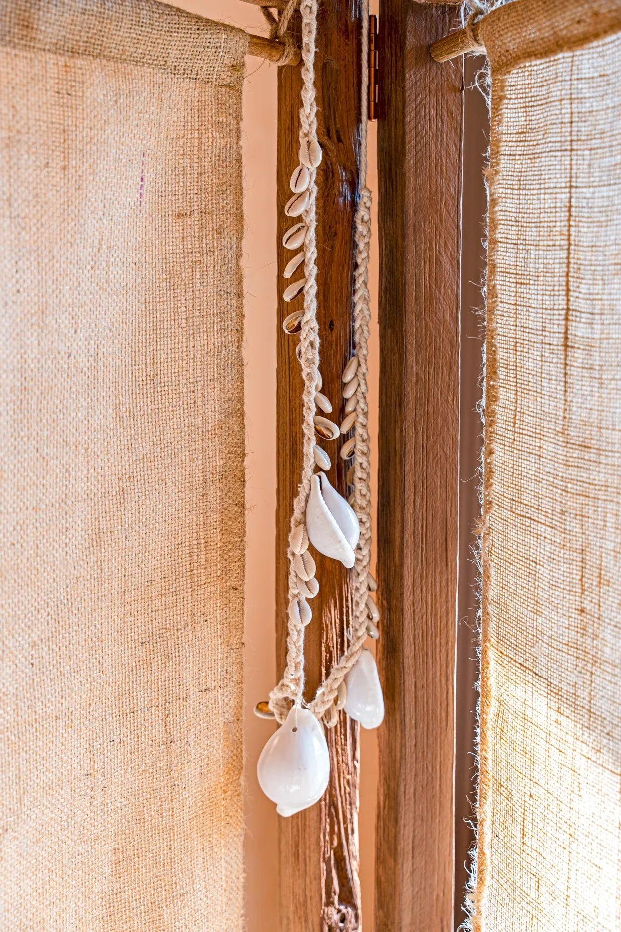 Bazarbizar-The Big White Cowrie Shell Necklace