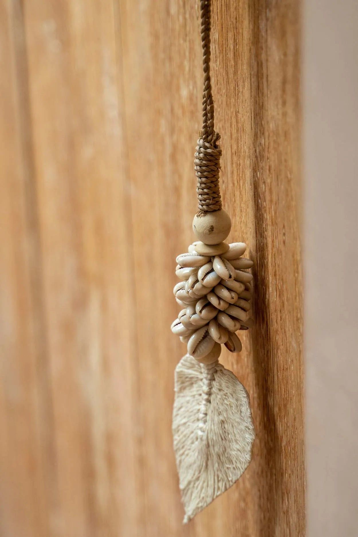 Bazarbizar-The Leaf & Shell Tassel - Natural