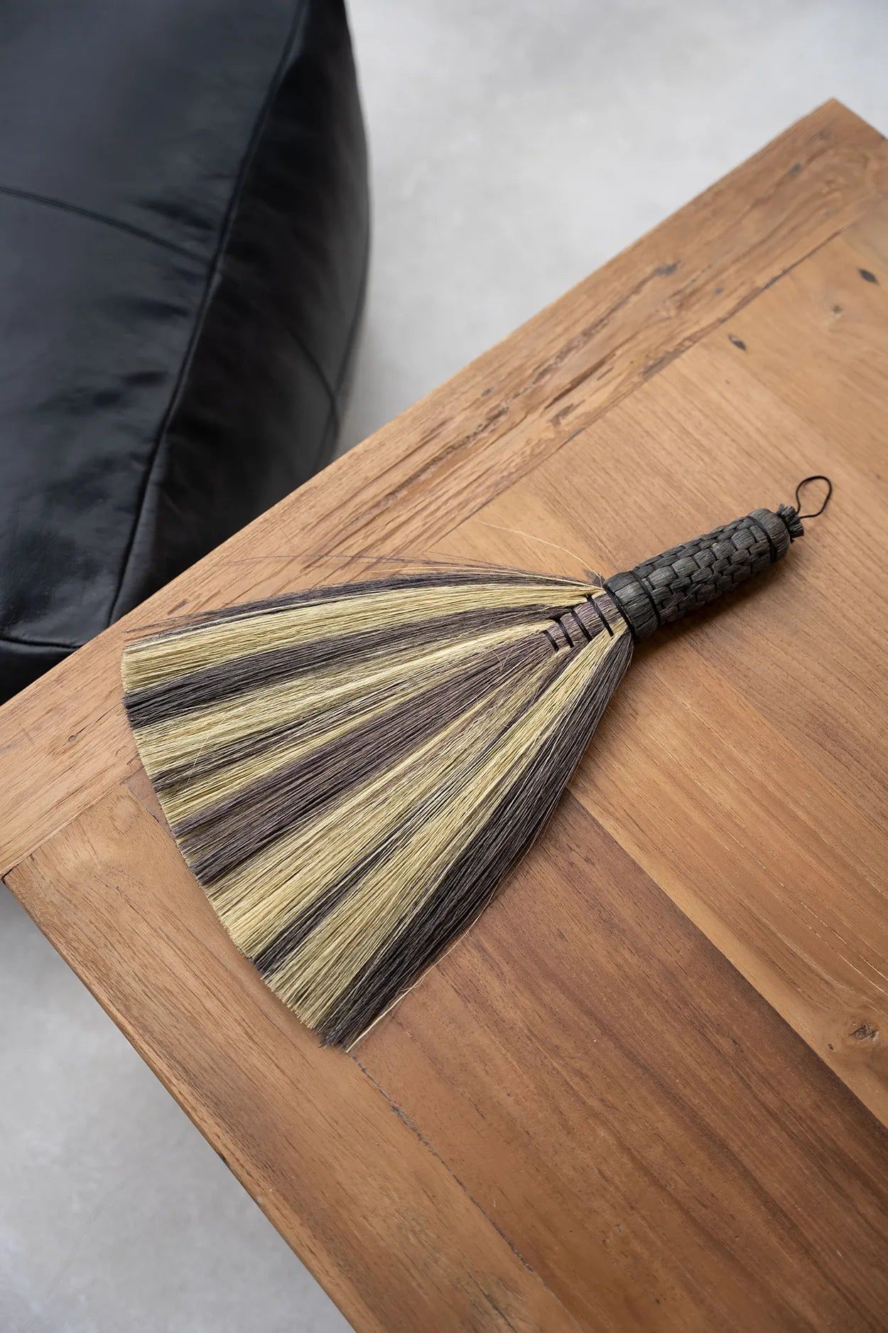 Bazarbizar-The Sweeping Brush - Black Natural