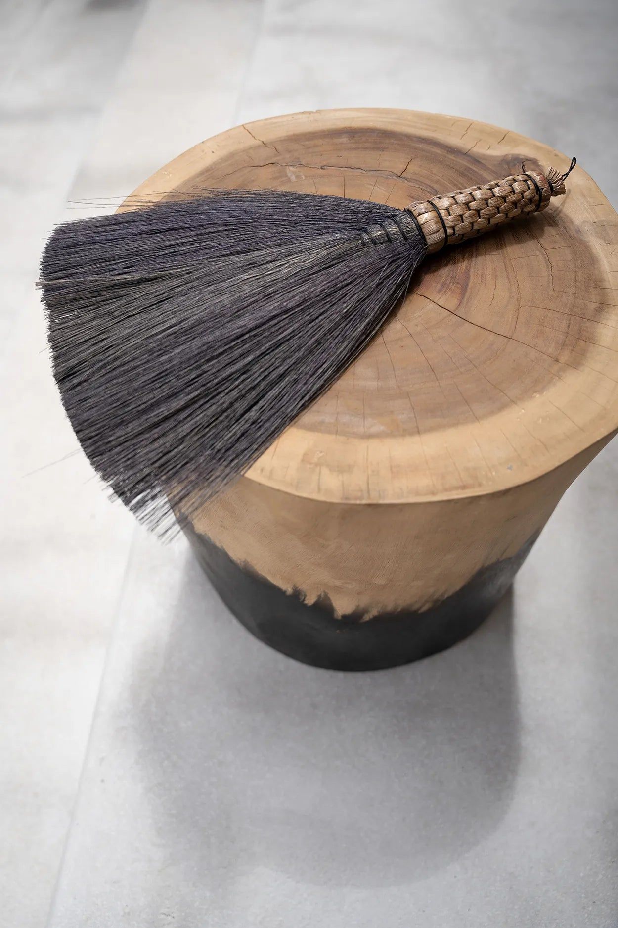 Bazarbizar-The Sweeping Brush - Black