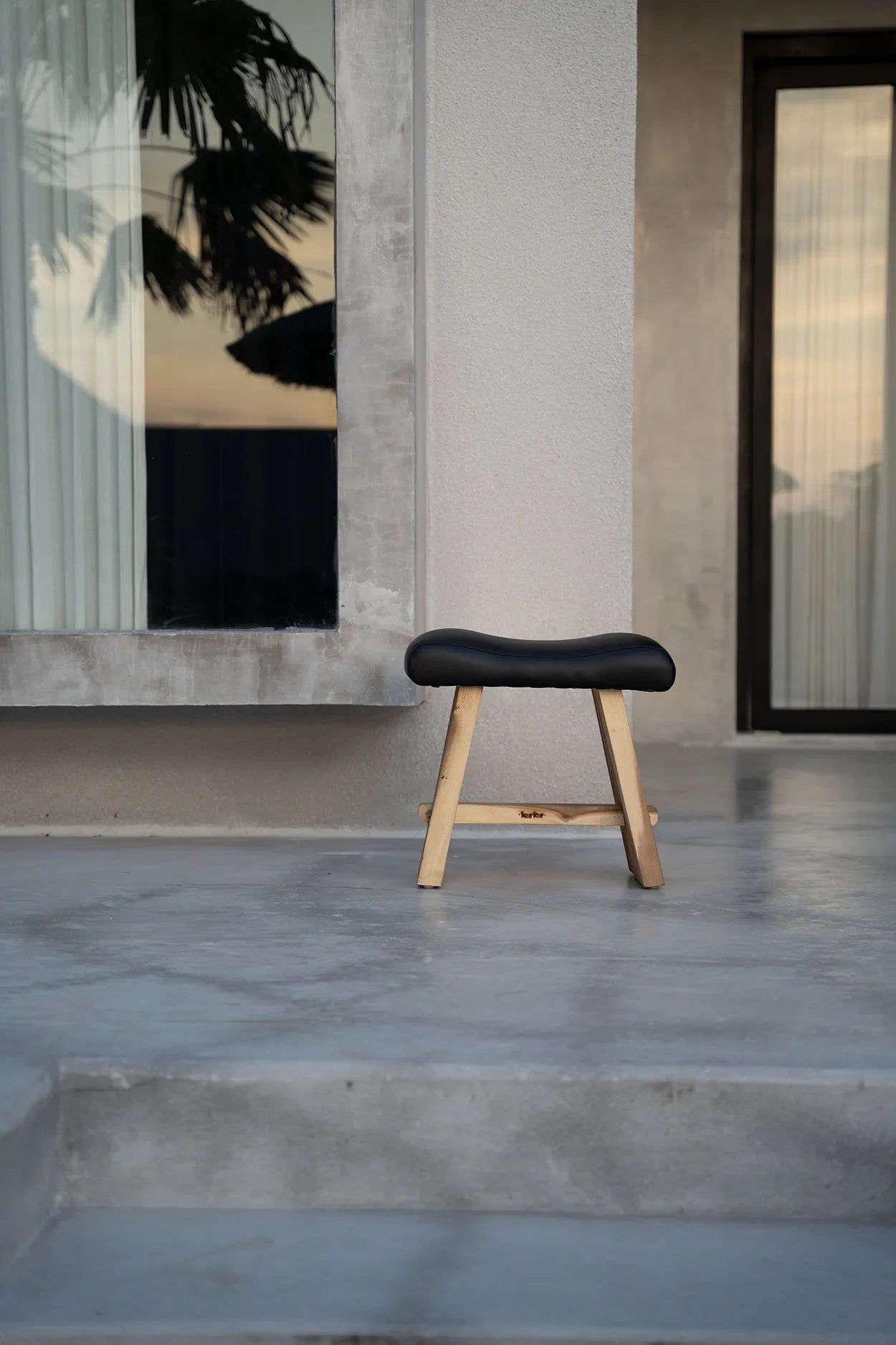 Bazarbizar-The Suar Stool with Leather - Natural Black