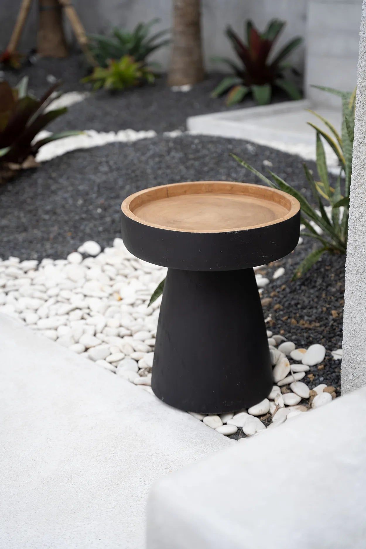 Bazarbizar-The Rayu Side Table - Black Natural