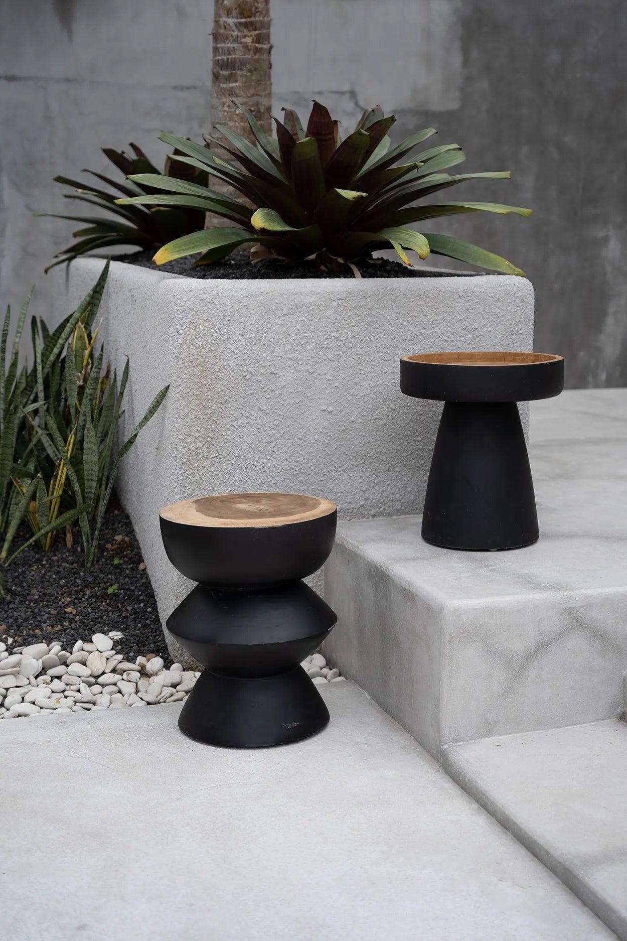 Bazarbizar-The Rayu Side Table - Black Natural